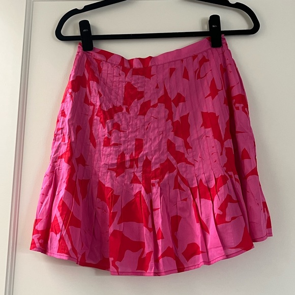 Vineyard Vines red and pink floral print mini skirt - Picture 2 of 2